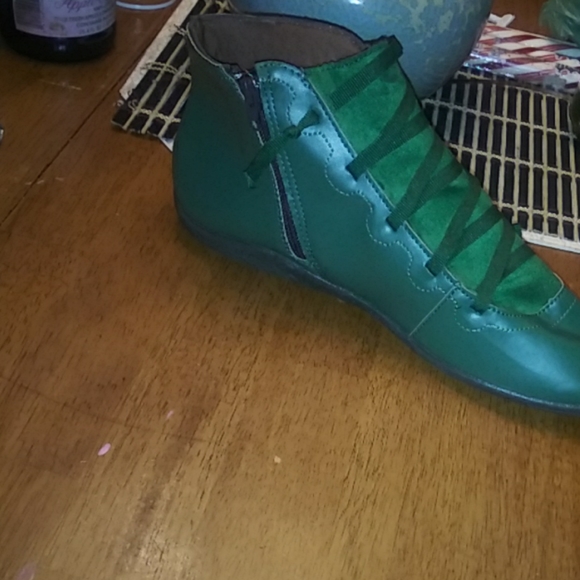 Shoes - Picture 1 of 4